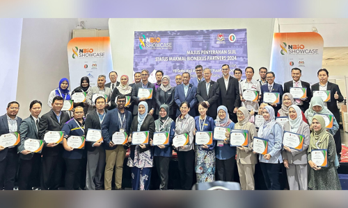 MAJLIS PENYERAHAN SIJIL STATUS MAKMAL BIONEXUS PARTNERS 2024 (3)